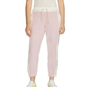 Nike Sportswear Heritage Women's Plush
Jogger.